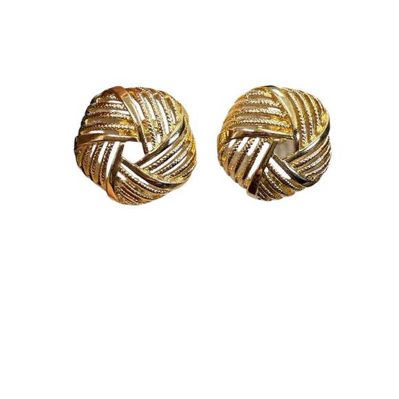 Avon Golden Knot clip earrings NIB 1987 vintage - Picture 1 of 5